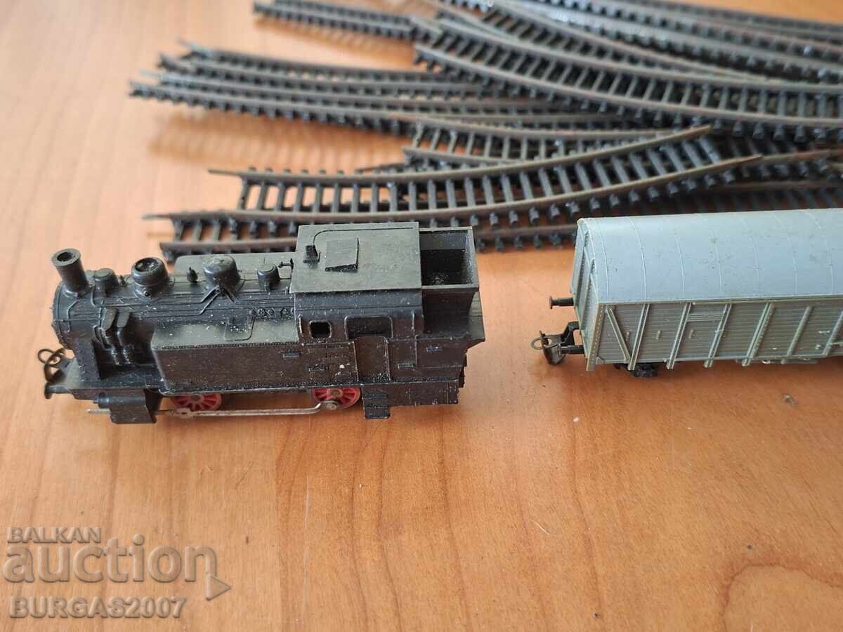 Стара играчка, влакче, релси - 2 с цена € 50.00 | 97.79 лв. Стара играчка, влакче, релси - 2 с цена € 50.00 | 97.79 лв.
