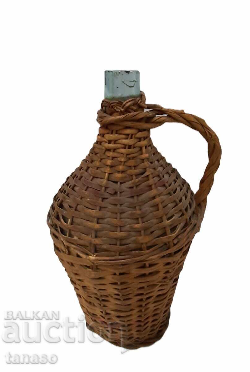 Damigeană veche 1940–1950 sticlă și ratan 5 litri cu preț € 28.00 | 54.76 BGN