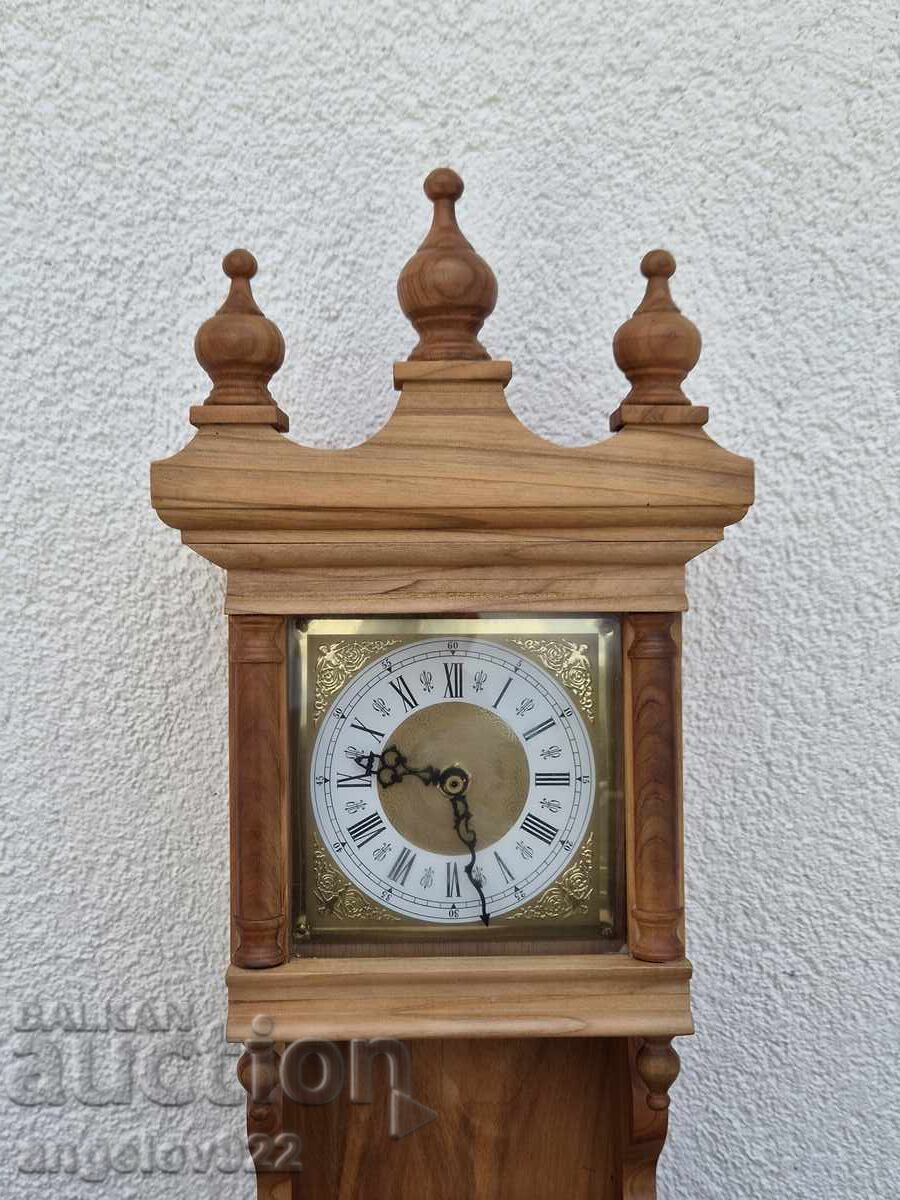 Όμορφο ρολόι τοίχου ΛΕΙΤΟΥΡΓΕΙ με τιμή € 0.01 | 0.02 BGN
