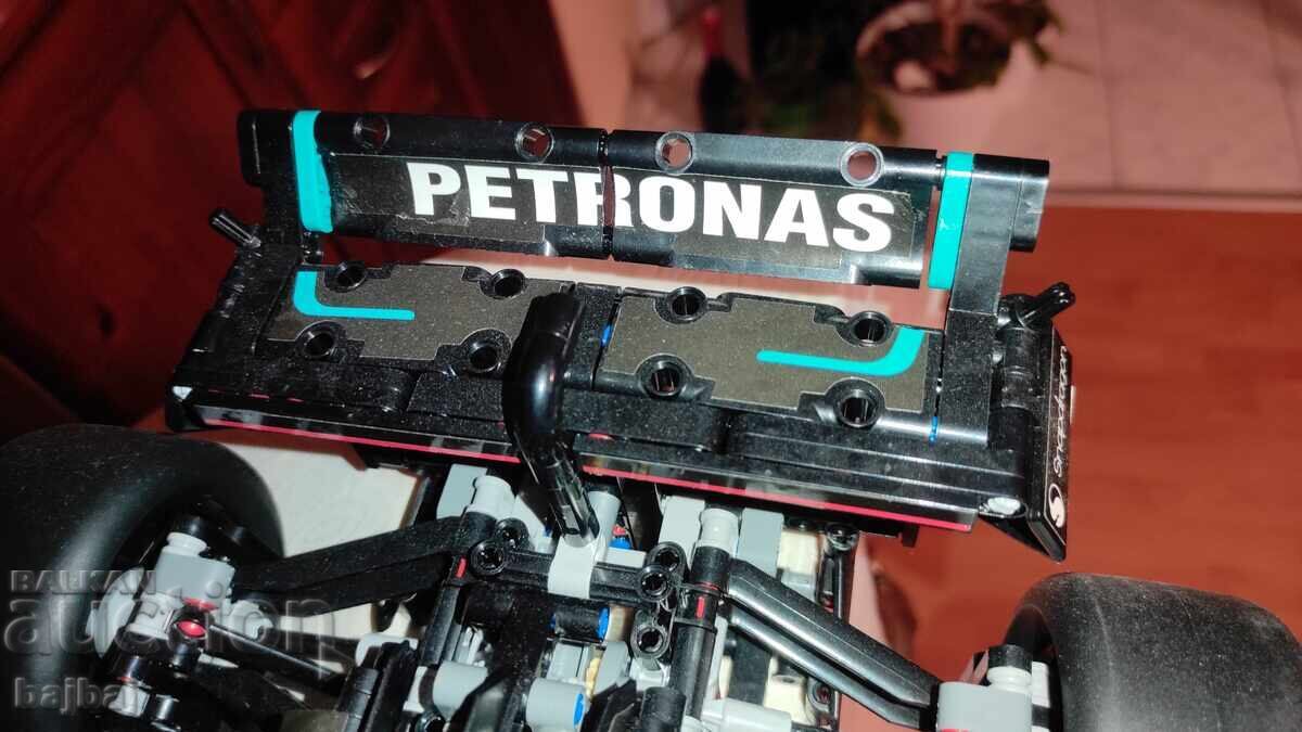 Παράδοση LEGO Mercedes AMG F1 W14 E