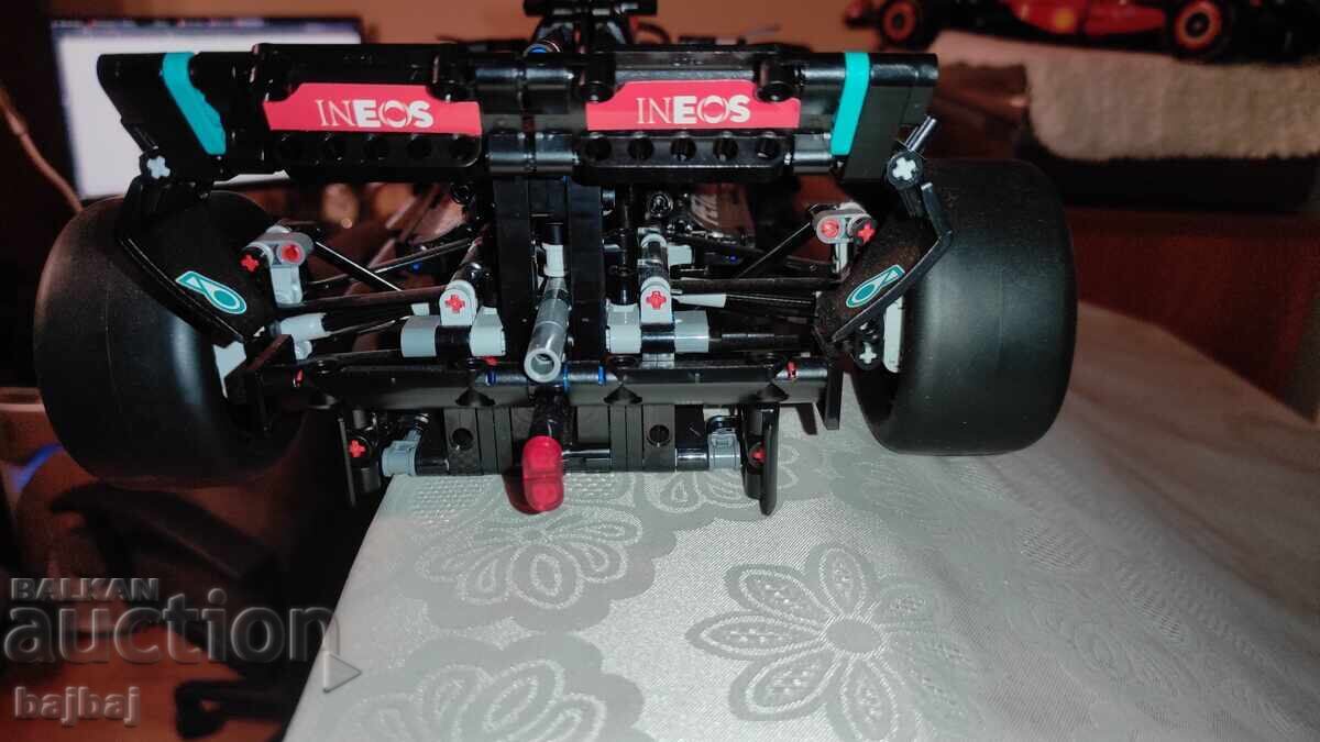 LEGO Mercedes AMG F1 W14 E - 6