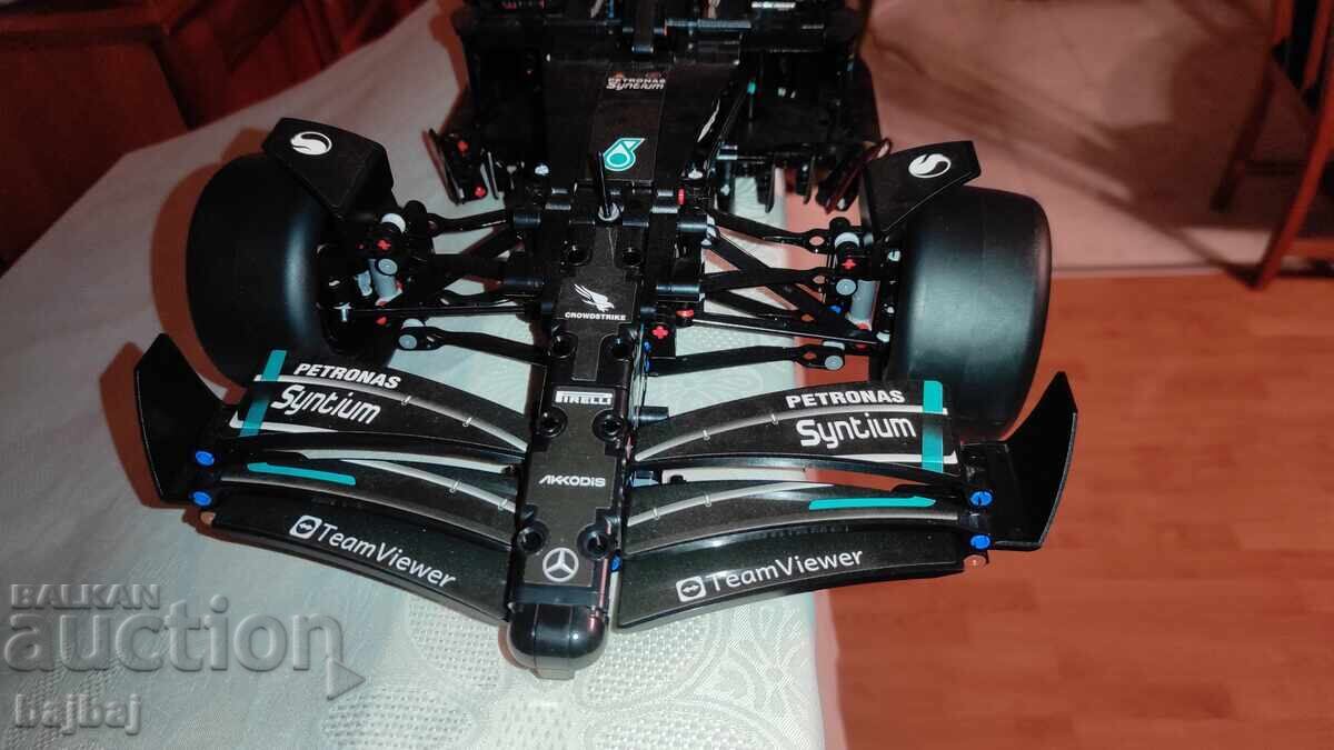 LEGO Mercedes AMG F1 W14 E