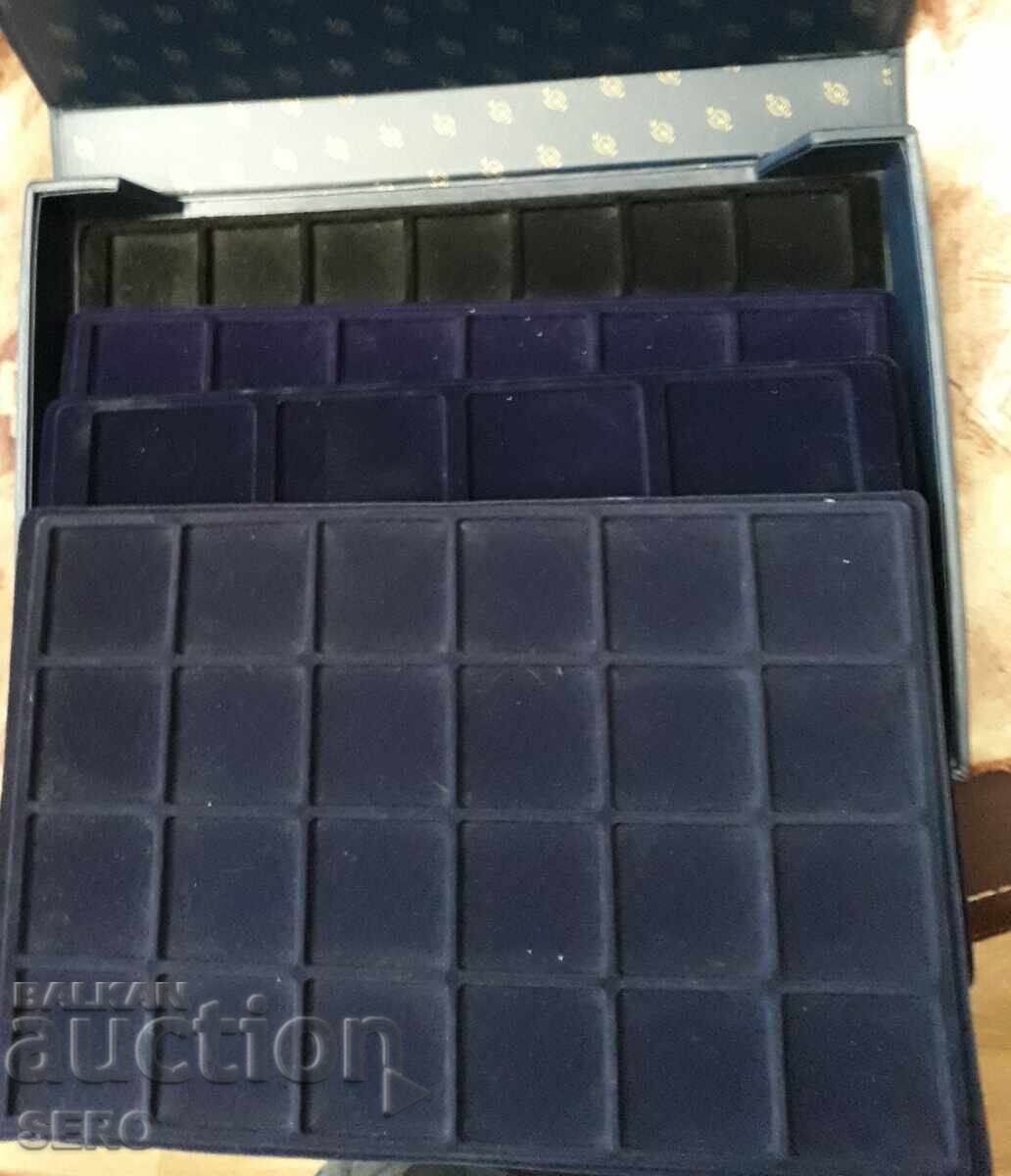 Παράδοση Κουτί με 4 θήκες για 95 νομίσματα διαφορετικού μεγέθους 40-65 χιλ