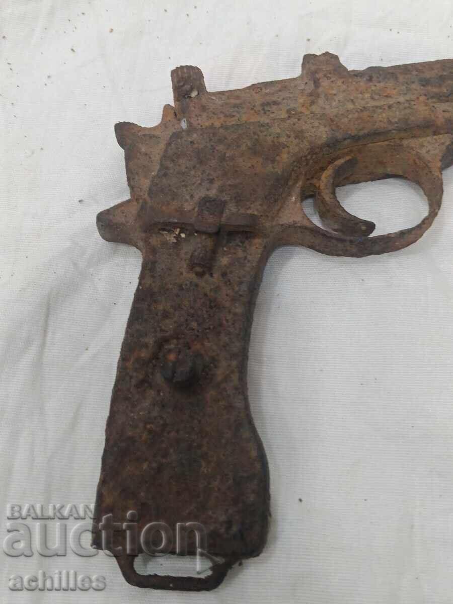 Rusty pistol with price € 306.00 | 598.49 BGN