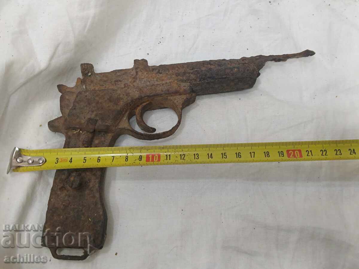 Rusty pistol - 7