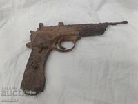Pistol ruginit