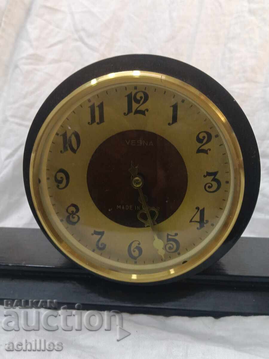 Ceas rusesc nefuncțional Vesna cu preț € 10.00 | 19.56 BGN