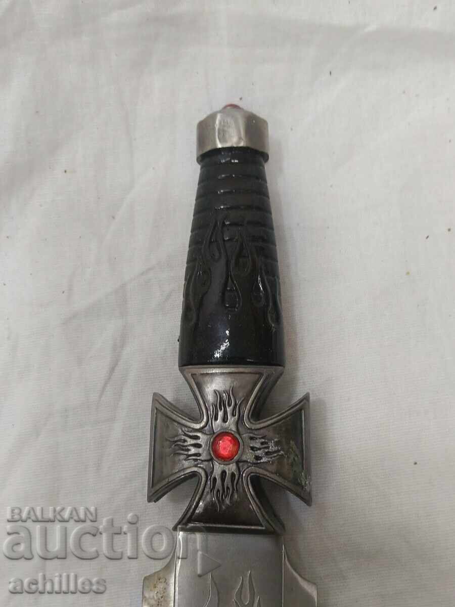 Στιλέτο με τιμή € 8.00 | 15.65 BGN