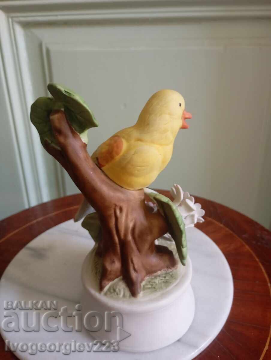 Auction  Porcelain figurine