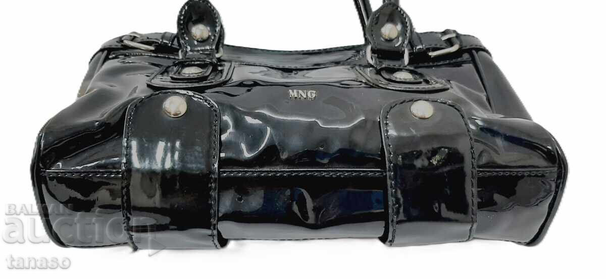 Licitație Geantă din piele lăcuită neagră – 33 × 21,5 cm – vi Licitație Geantă din piele lăcuită neagră – 33 × 21,5 cm – vi