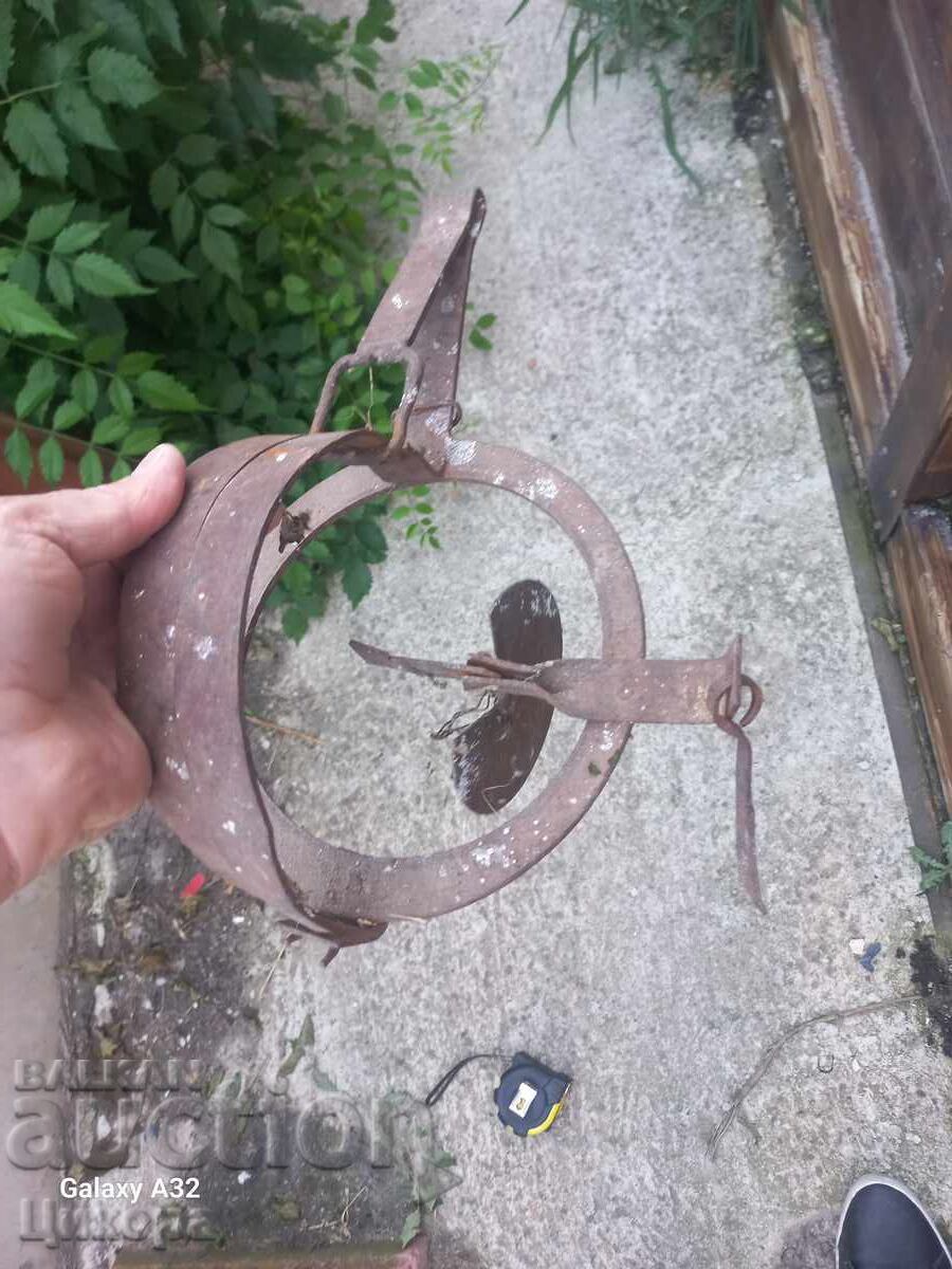 Livrarea CAPCANĂ VECHE PENTRU VÂNAT Livrarea CAPCANĂ VECHE PENTRU VÂNAT