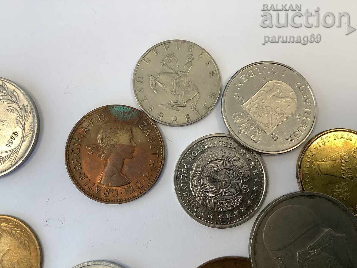 Licitație Lot 32 monede din întreaga lume Licitație Lot 32 monede din întreaga lume