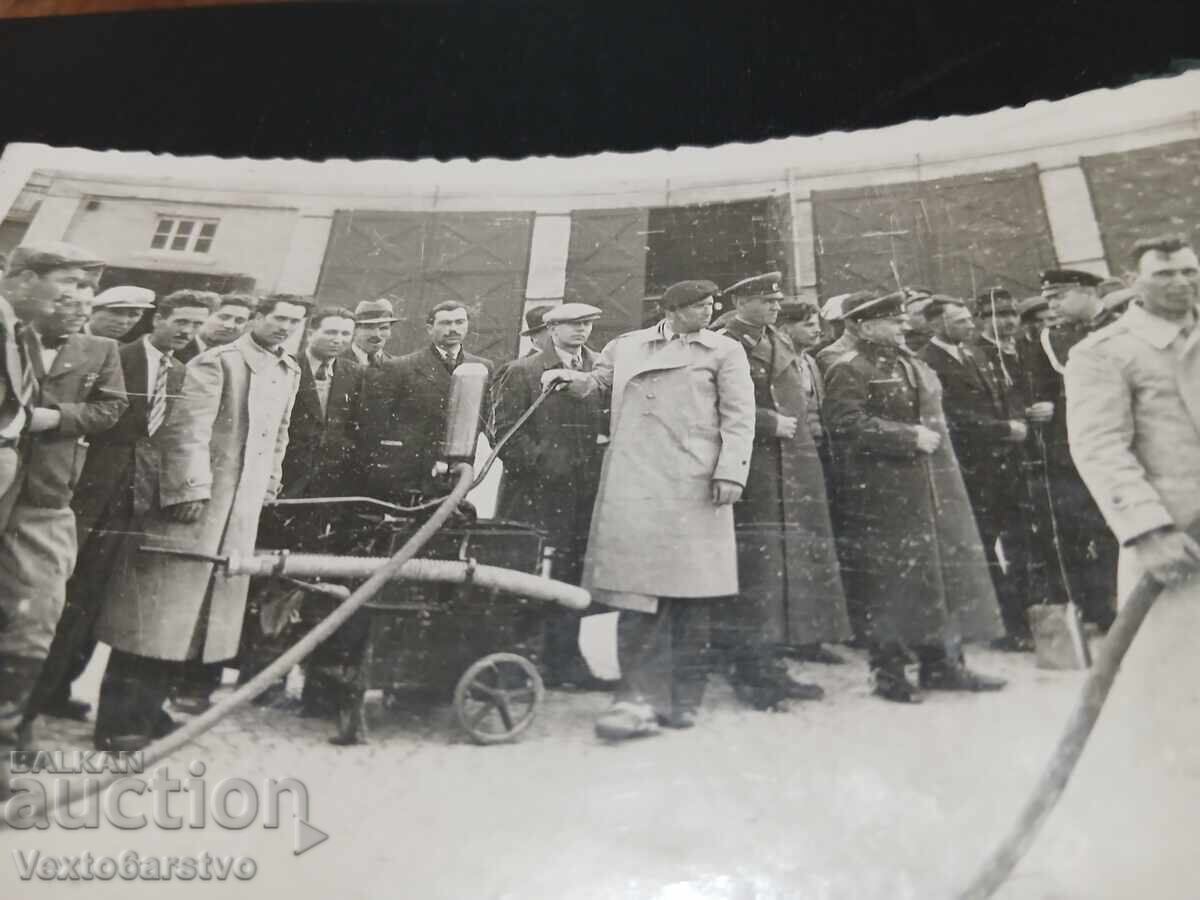 Фотография-Стара снимка-ПОЖАРНА-ПОЖАРНИКАРИ с цена € 9.00 | 17.60 лв.