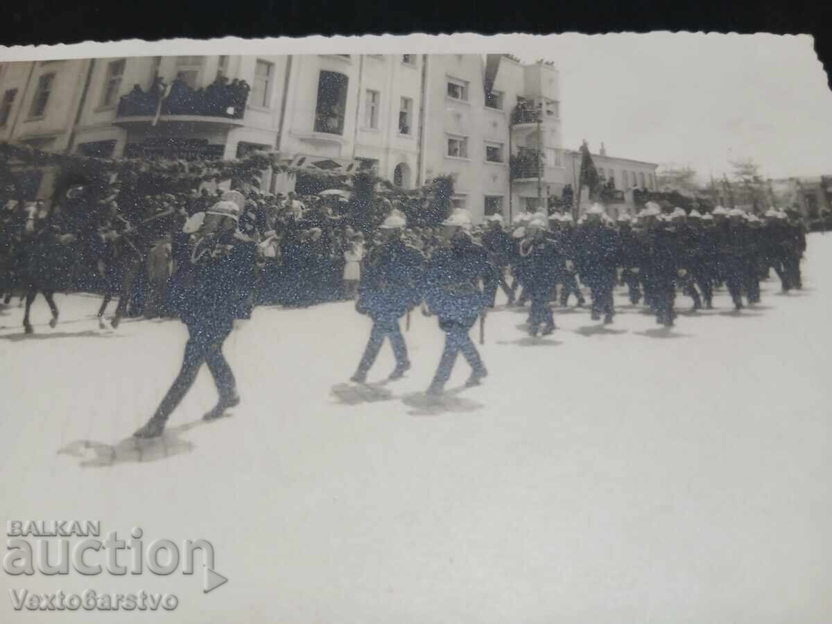 Фотография-Стара снимка-ПОЖАРНА-ПОЖАРНИКАРИ с цена € 9.00 | 17.60 лв.