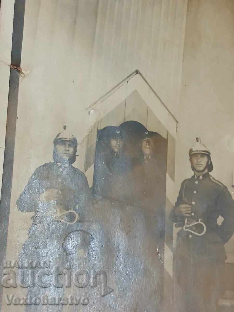 Фотография-Стара снимка-ПОЖАРНА-ПОЖАРНИКАРИ с цена € 9.00 | 17.60 лв.