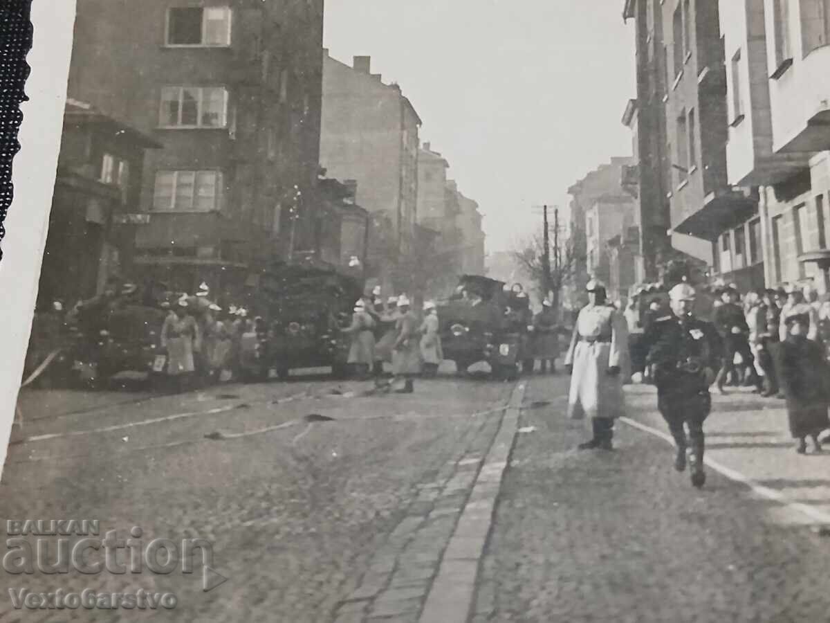 Фотография-Стара снимка-ПОЖАРНА-ПОЖАРНИКАРИ с цена € 19.00 | 37.16 лв.