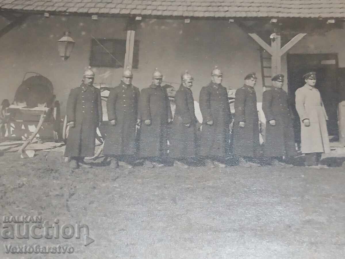 Фотография-Стара снимка-ПОЖАРНА-ПОЖАРНИКАРИ с цена € 9.00 | 17.60 лв.