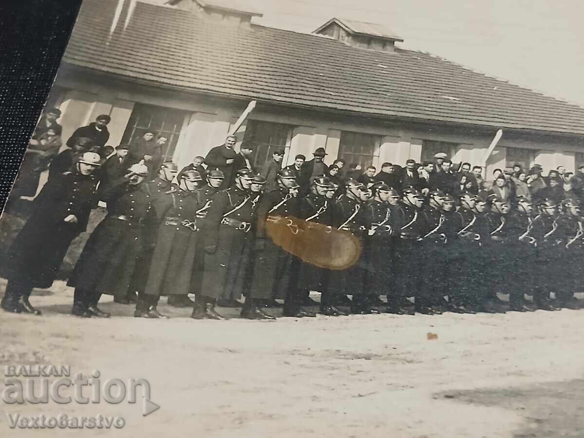 Фотография-Стара снимка-ПОЖАРНА-ПОЖАРНИКАРИ с цена € 9.00 | 17.60 лв.