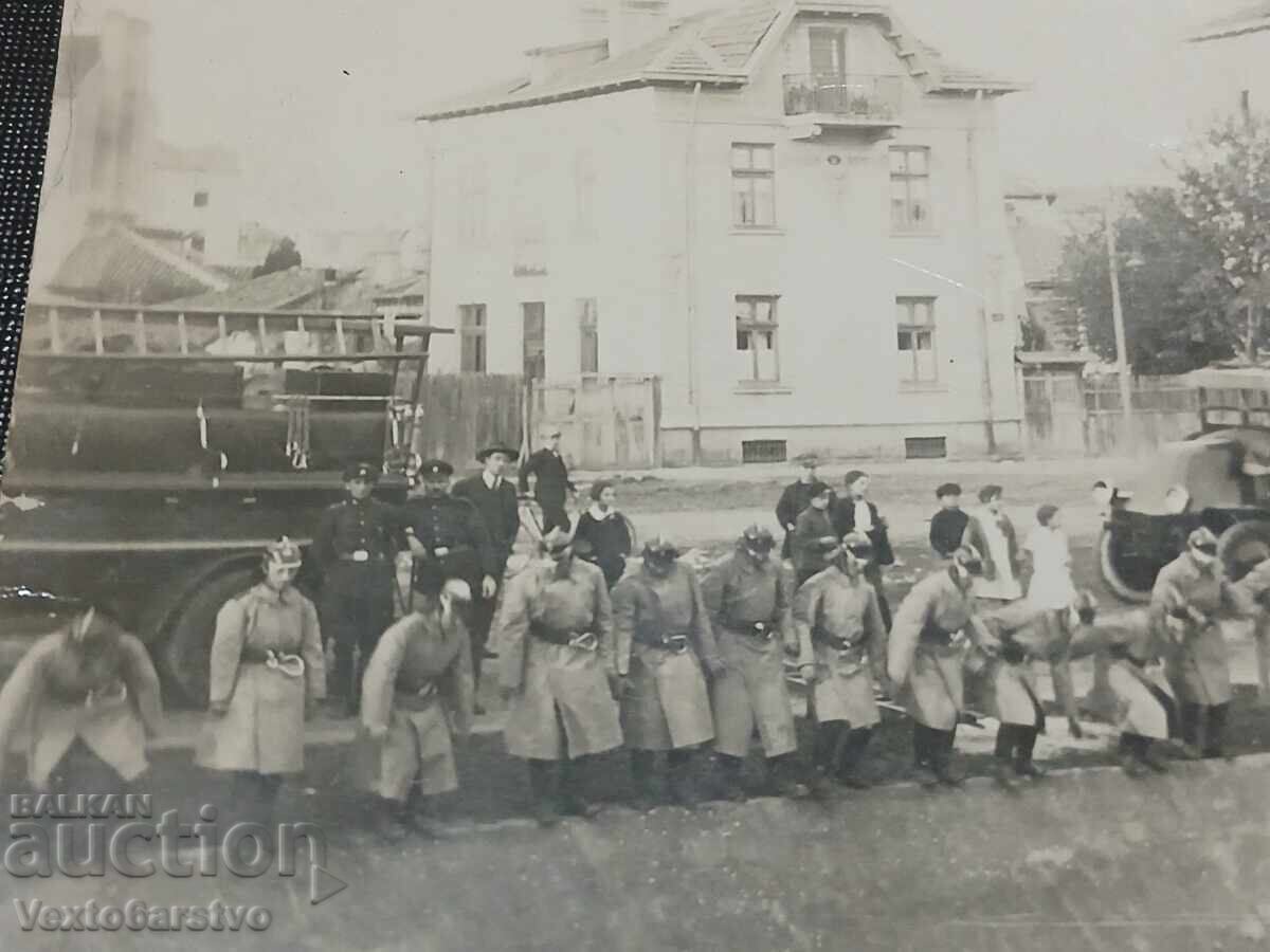 Фотография-Стара снимка-ПОЖАРНА-ПОЖАРНИКАРИ с цена € 29.00 | 56.72 лв.