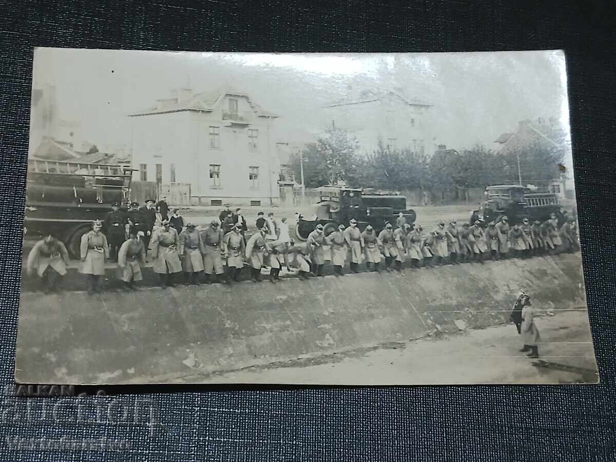 Фотография-Стара снимка-ПОЖАРНА-ПОЖАРНИКАРИ