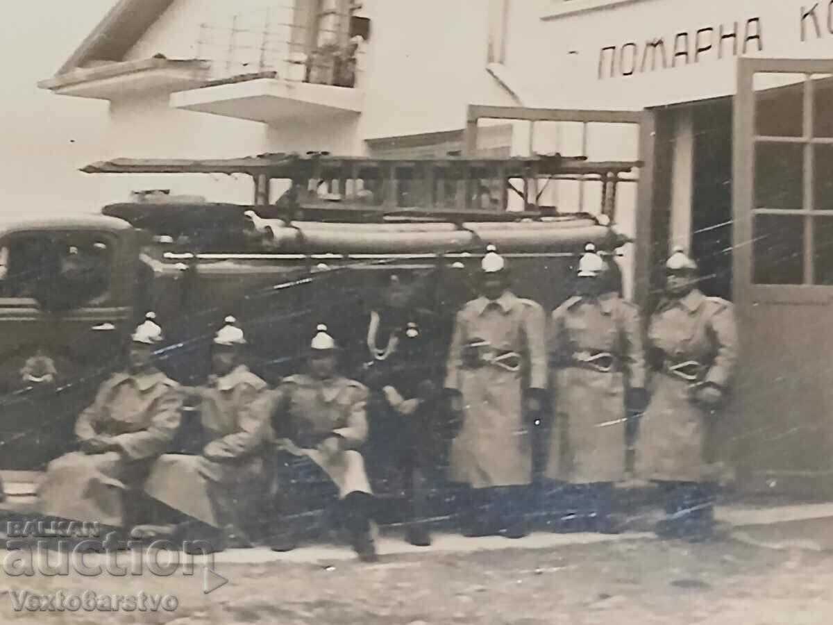 Фотография-Стара снимка-ПОЖАРНА-ПОЖАРНИКАРИ