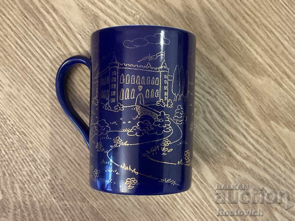 Доставка на Порцеланови чаши от серията "Märchen-Sammelbecher".