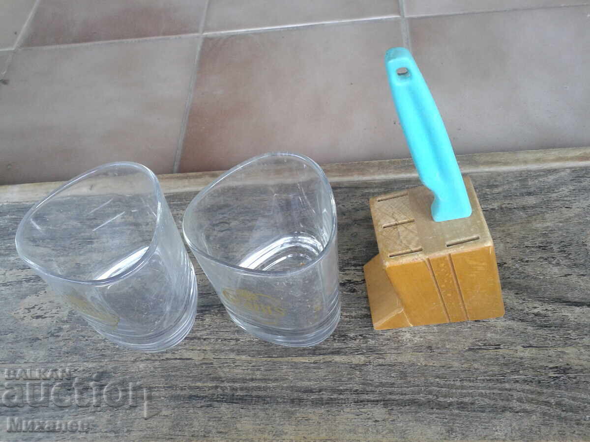 две стъклени чаши + дървено кубче за ножчета с ножче - 5