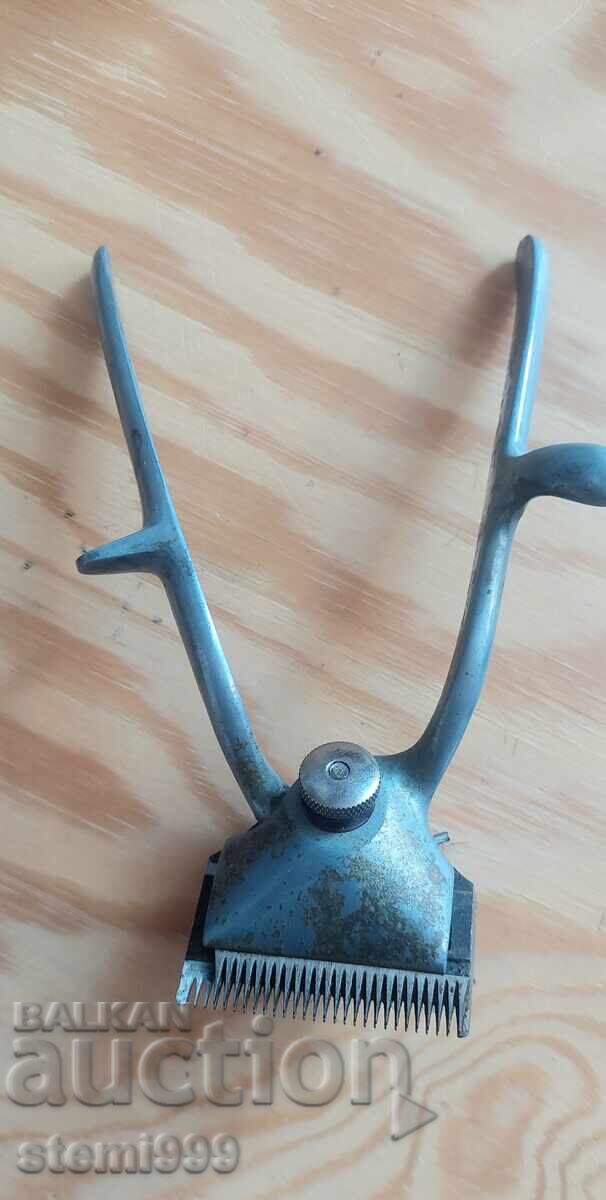 Mașină de tuns vintage manuală germană cu preț € 9.99 | 19.54 BGN