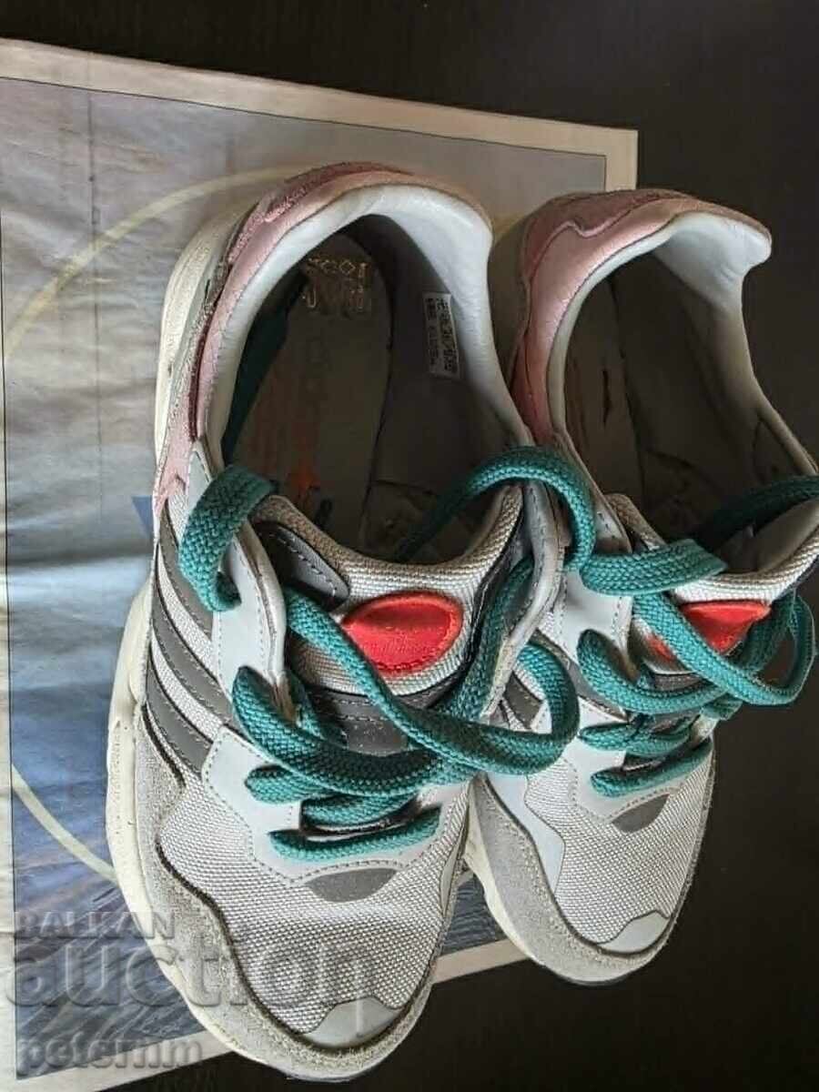 Delivery of Selling original women's Adidas sneakers like new Delivery of Selling original women's Adidas sneakers like new