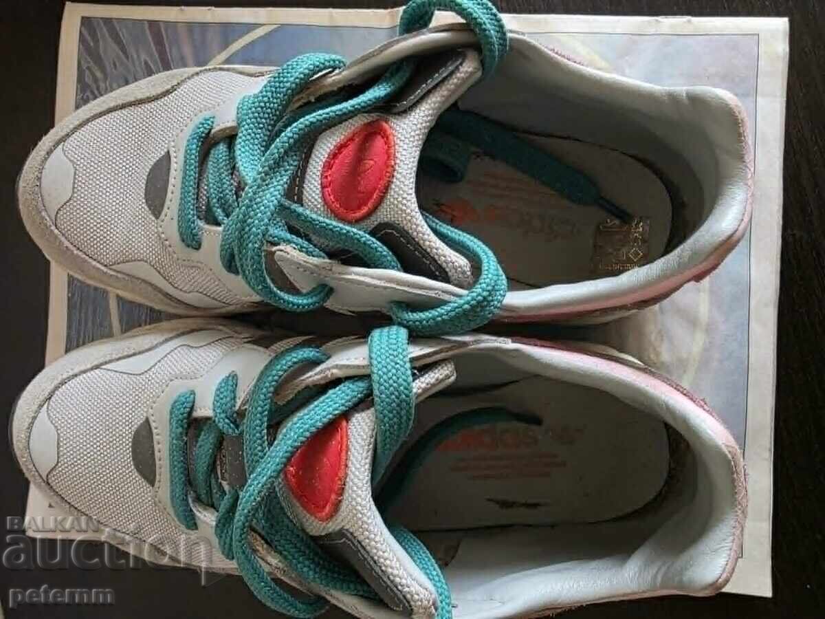 Selling original women's Adidas sneakers like new Selling original women's Adidas sneakers like new