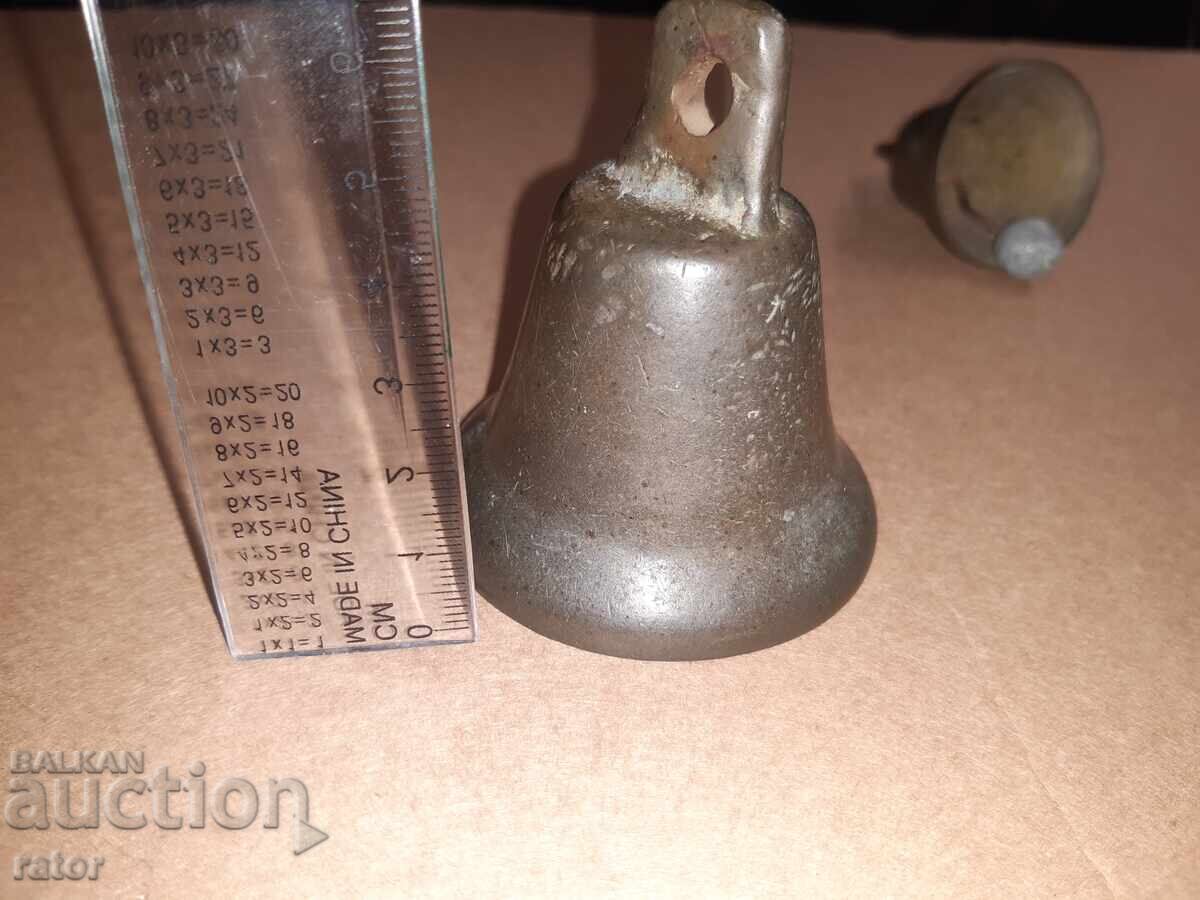 Стари бронзови звънчета , камбанка , звънец - 2 броя с цена € 8.00 | 15.65 лв. Стари бронзови звънчета , камбанка , звънец - 2 броя с цена € 8.00 | 15.65 лв.