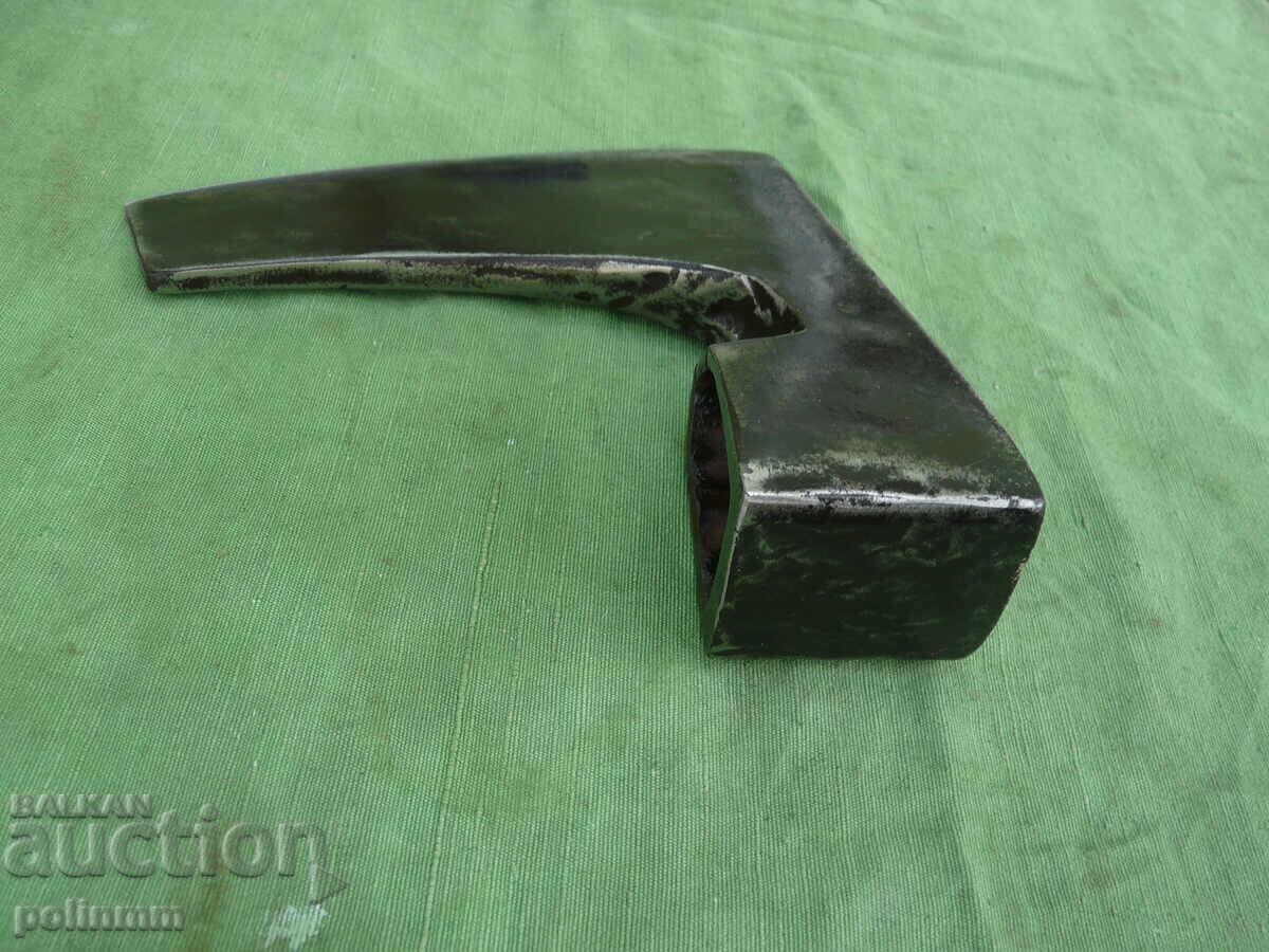 Delivery of Old Bulgarian solid axe - 625