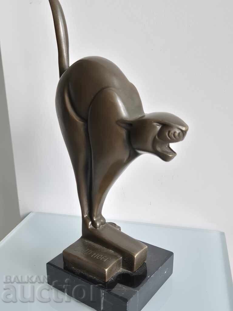 Chris van der Hoef 1875–1933 Frightened Cat Plastic ART DECO with price € 315.00 | 616.09 BGN