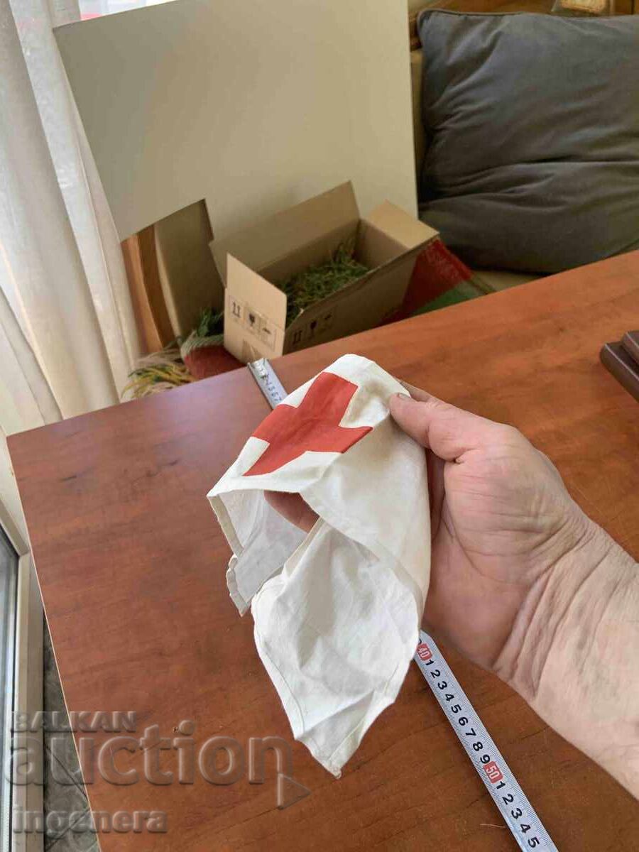BANDĂ DE MARCAJ CRUCEA ROȘIE DIN PÂNZĂ VECHE cu preț € 3.00 | 5.87 BGN BANDĂ DE MARCAJ CRUCEA ROȘIE DIN PÂNZĂ VECHE cu preț € 3.00 | 5.87 BGN