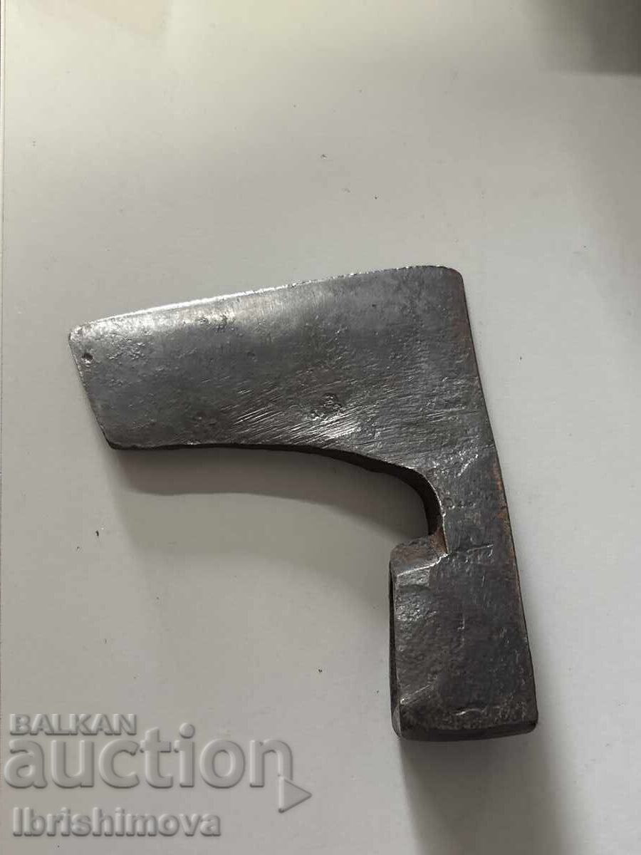 Ενα τσεκούρι