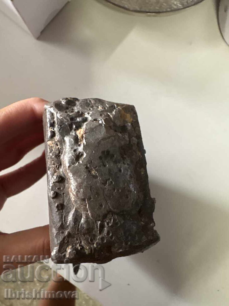 Ενα τσεκούρι με τιμή € 15.00 | 29.34 BGN