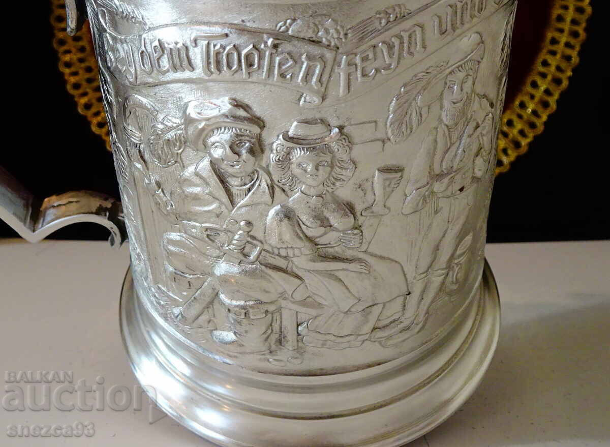 Pewter mug with embossed wedding scene 740 g - 5