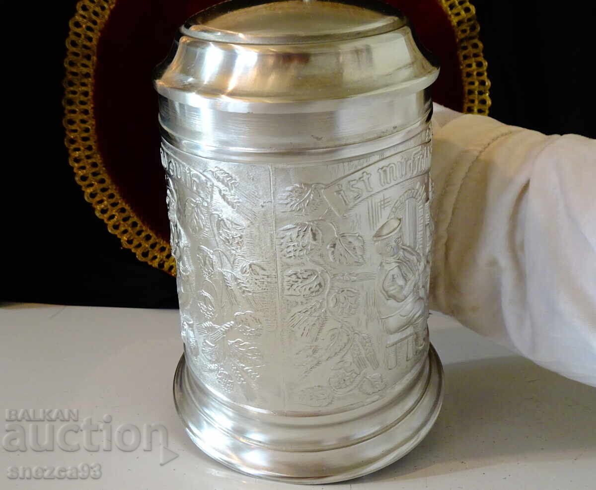 Pewter mug with embossed wedding scene 740 g - 7