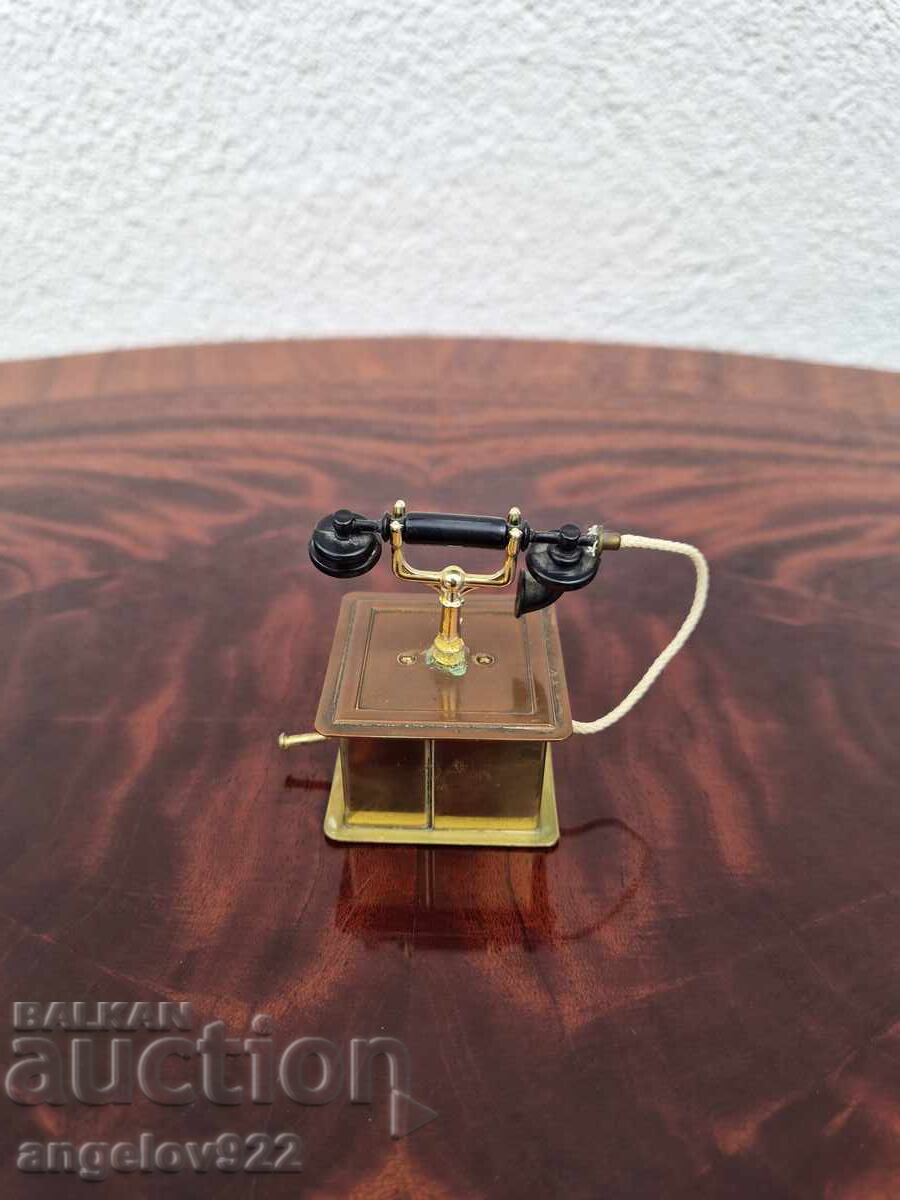 Licitație Telefon englezesc miniatural din metal!!! Licitație Telefon englezesc miniatural din metal!!!