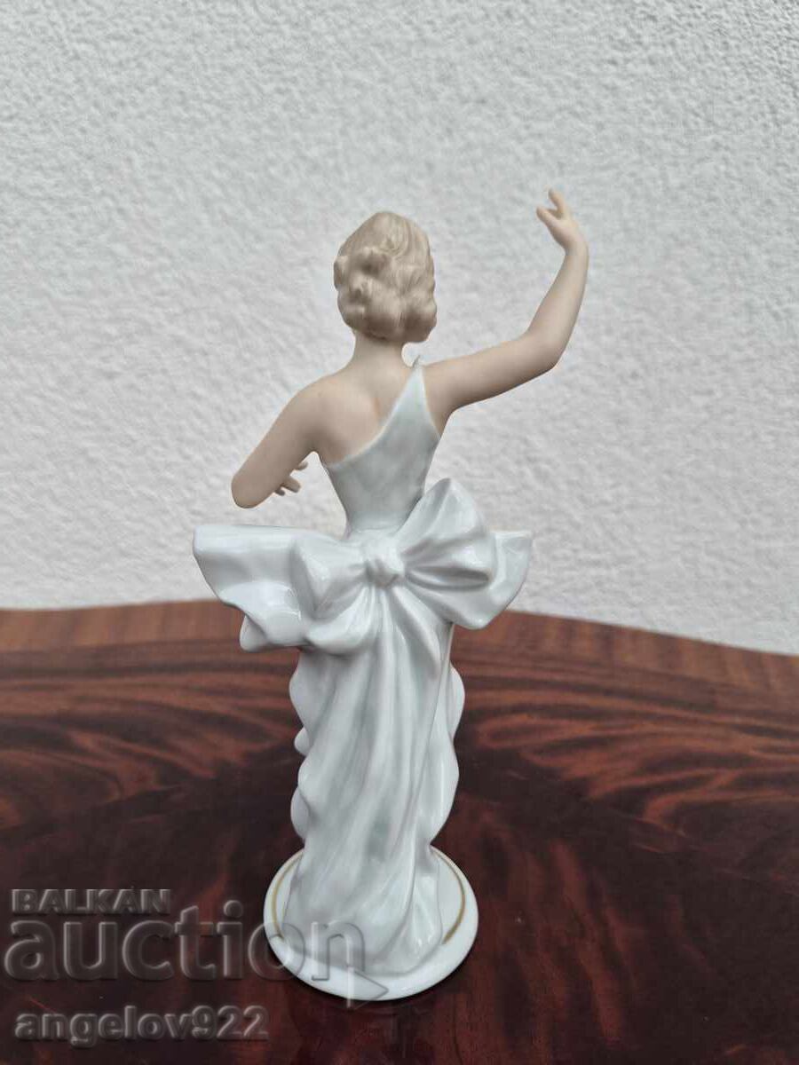 Delivery of Wallendorf German porcelain figure figurine