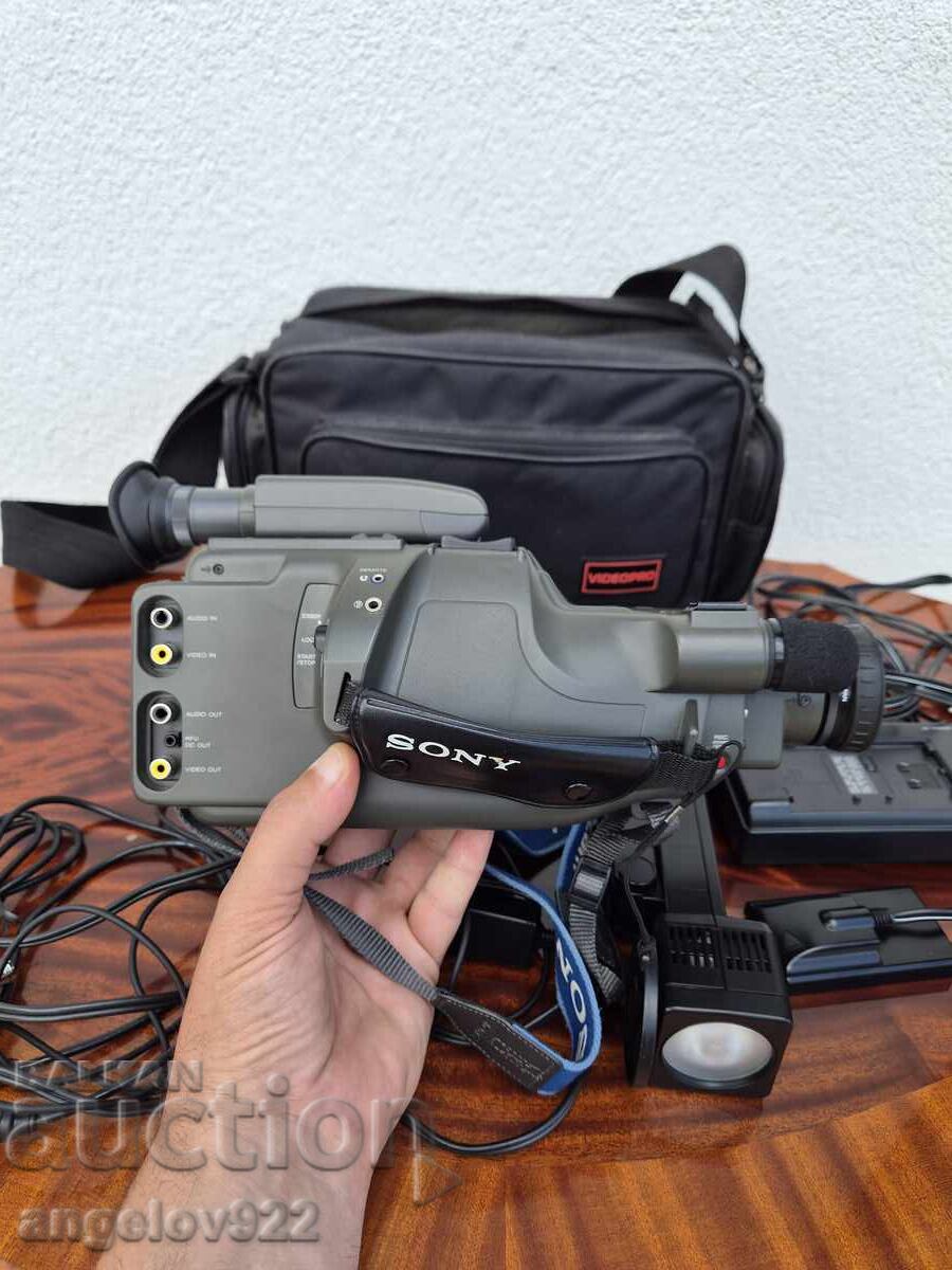 Livrarea Cameră video Sony Handycam CCD-F350E Livrarea Cameră video Sony Handycam CCD-F350E