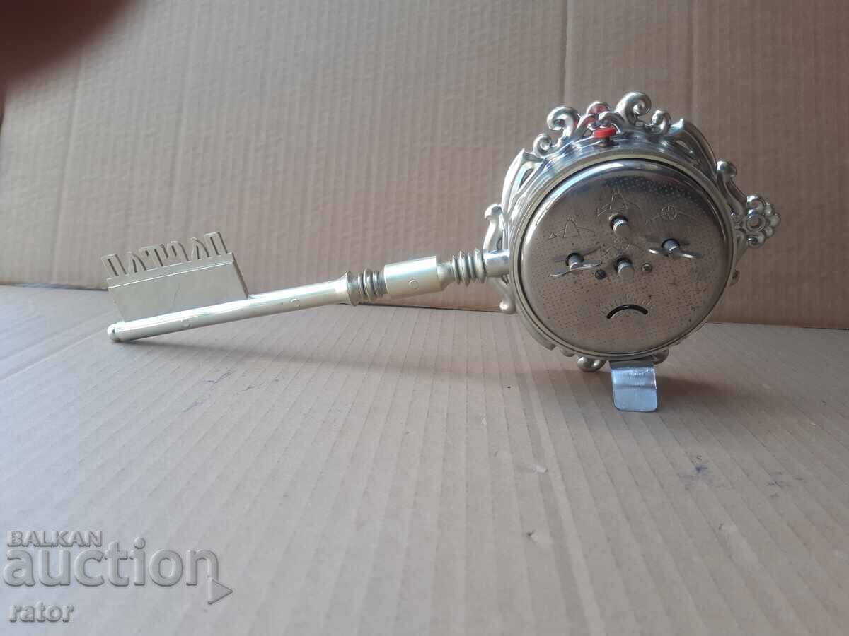 Delivery of Old large alarm clock, clock - key VITYAZ, USSR