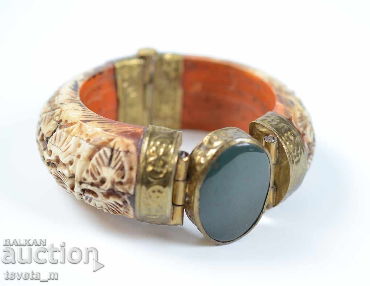 Vintage bone bracelet with brass fittings and oval stone