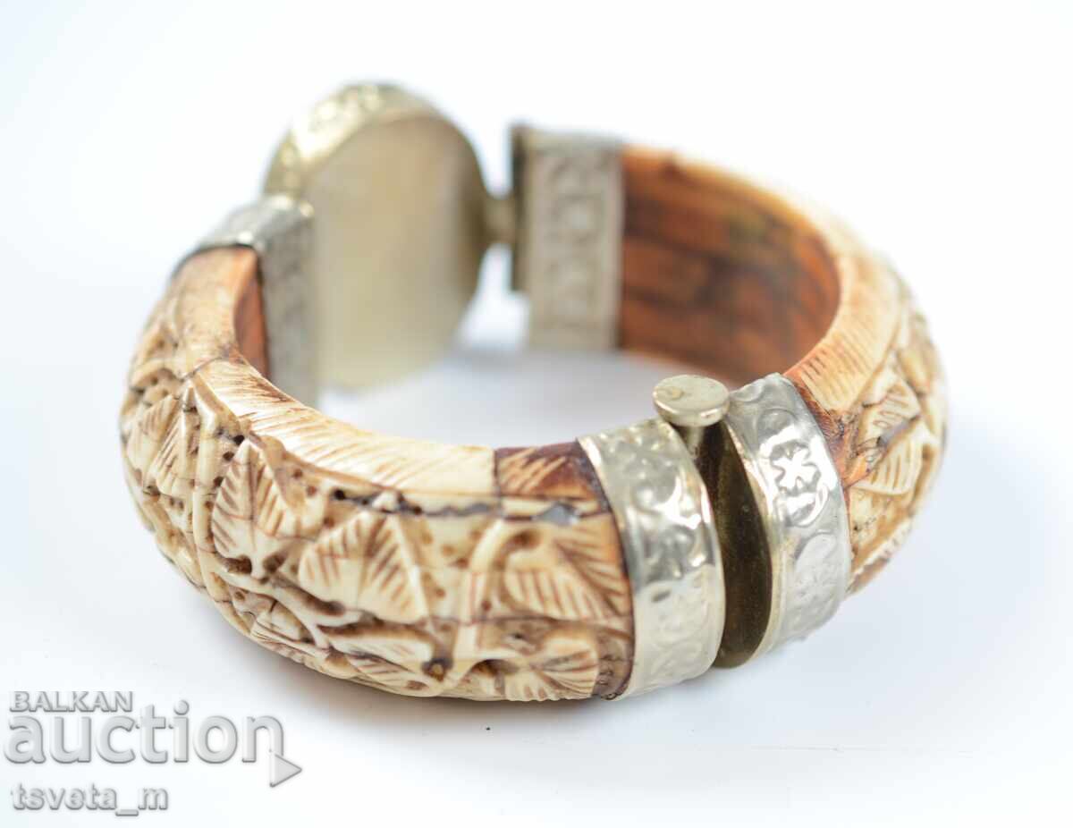 Vintage bone bracelet with brass fittings and oval stone with price € 8.00 | 15.65 BGN