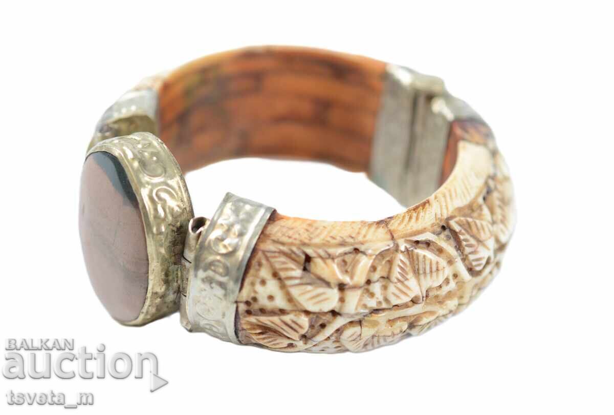 Vintage bone bracelet with brass fittings and oval stone - 6