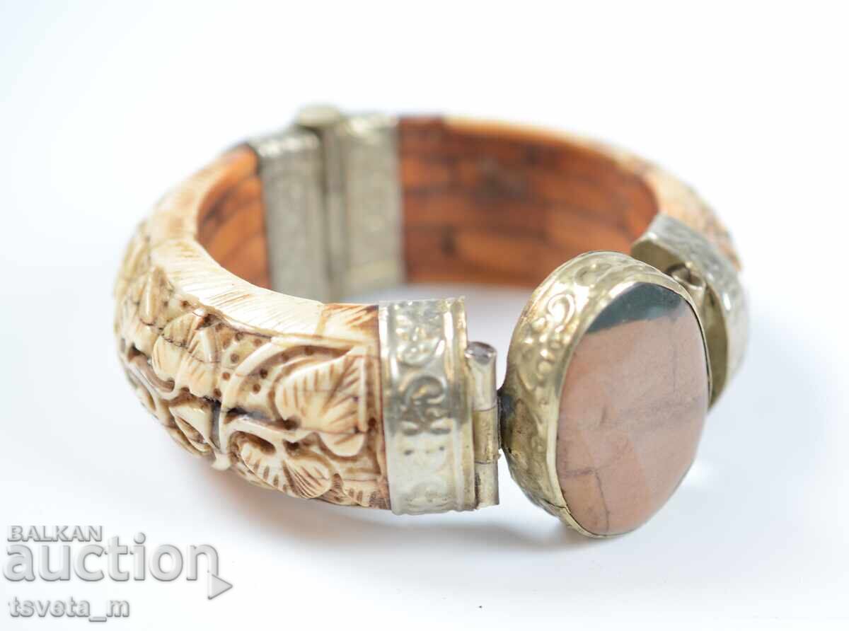 Vintage bone bracelet with brass fittings and oval stone