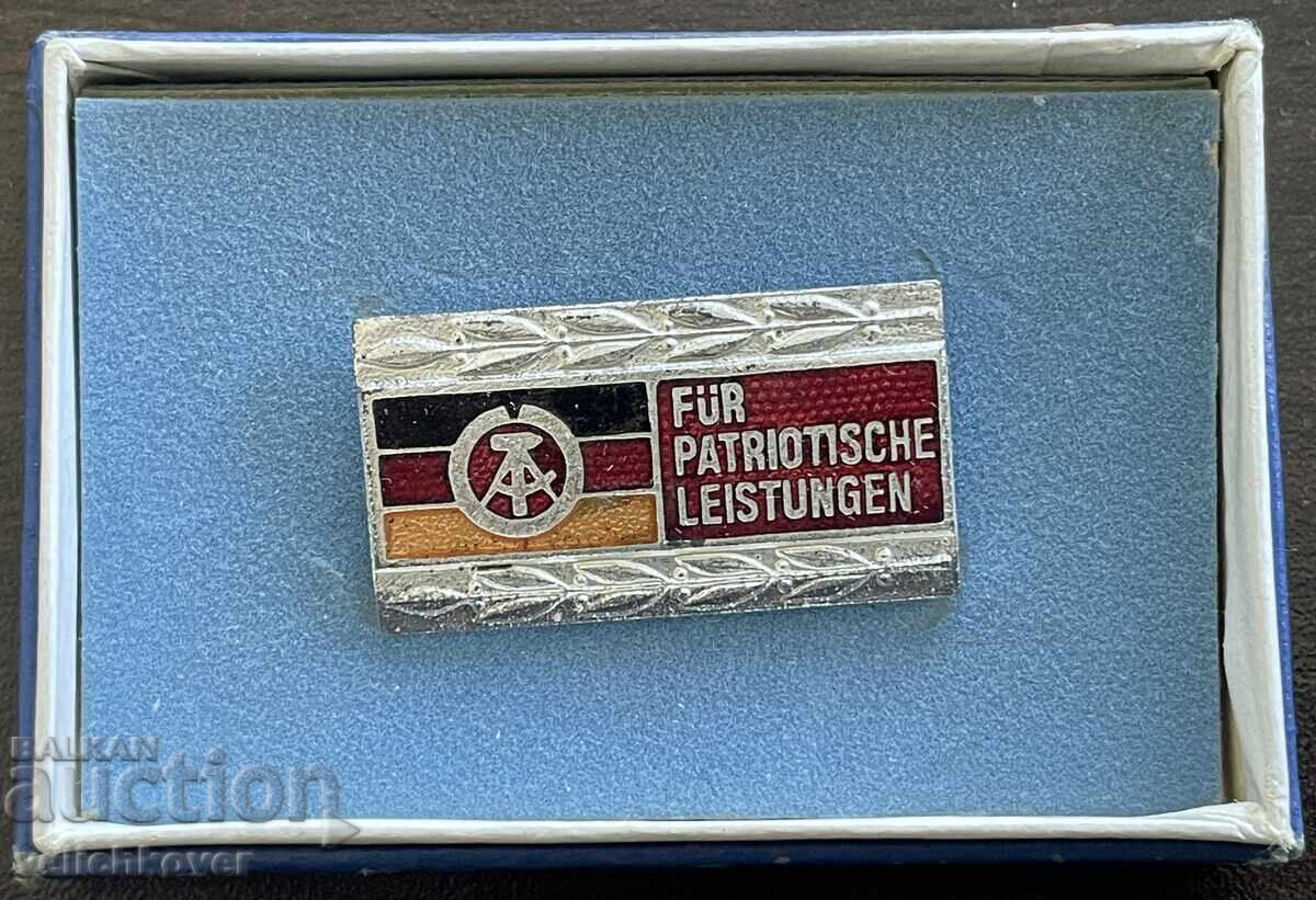 43674 GDR Iztochna Germaniya znachka Za patriotichni zaslugi