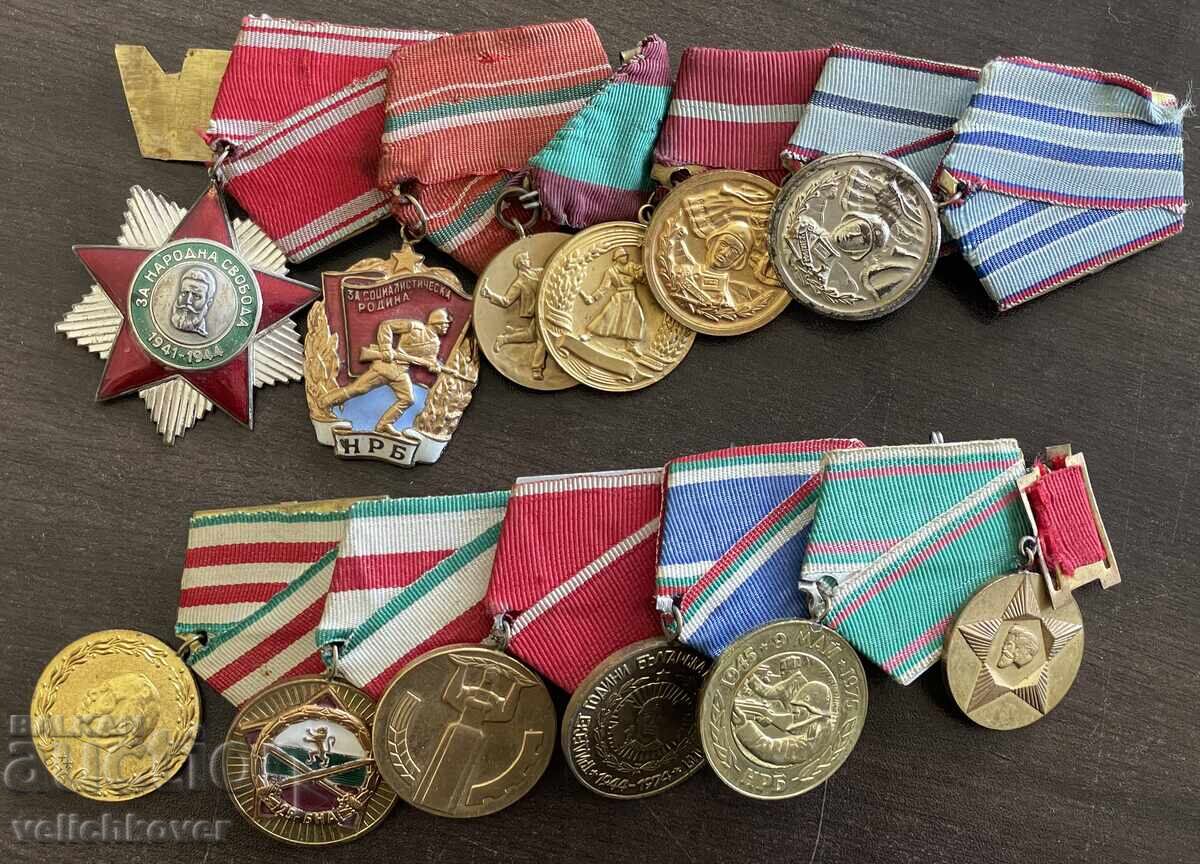 43680 Βουλγαρία δύο πλακέτες με κομμουνιστικά παράσημα και μετάλλια
