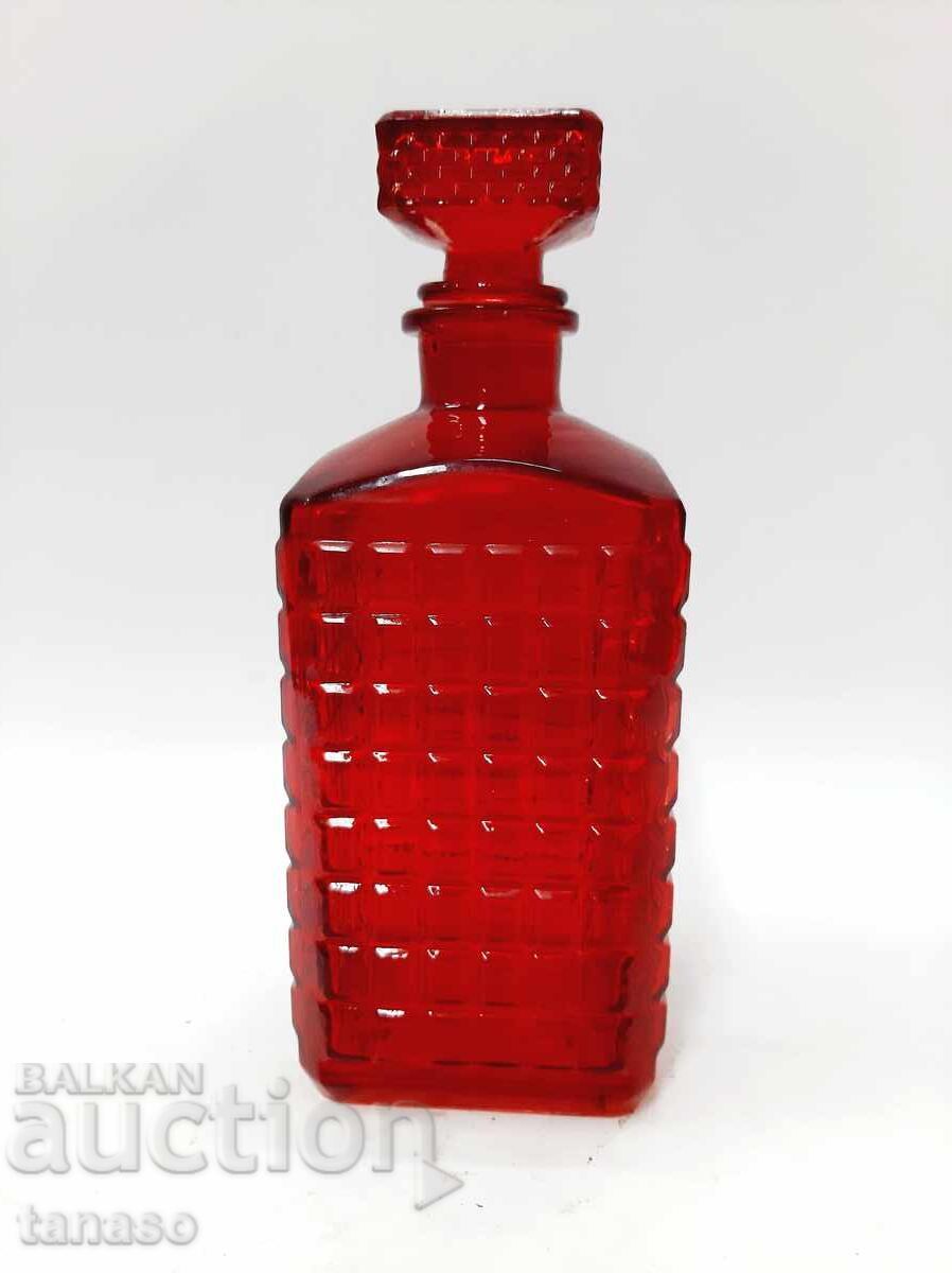 Carafă din sticlă presată roșie, decantor cu preț € 18.00 | 35.21 BGN Carafă din sticlă presată roșie, decantor cu preț € 18.00 | 35.21 BGN