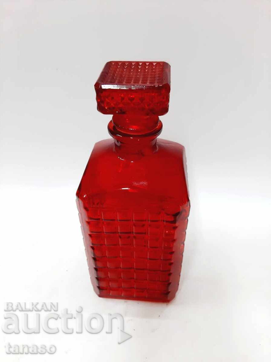Licitație Carafă din sticlă presată roșie, decantor Licitație Carafă din sticlă presată roșie, decantor